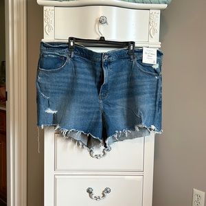 NWT Abercrombie & Fitch The 4 inch Mom Short High Rise